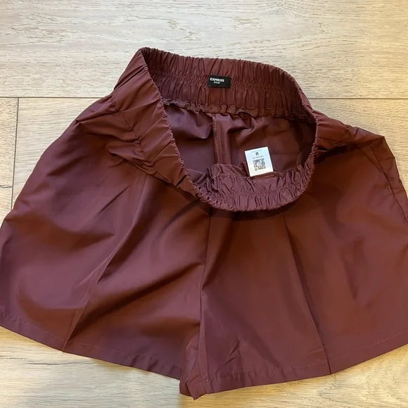 Express Stylist Super High Waisted Pleated Pull On Shorts in Size Medium - Picture 4 of 11